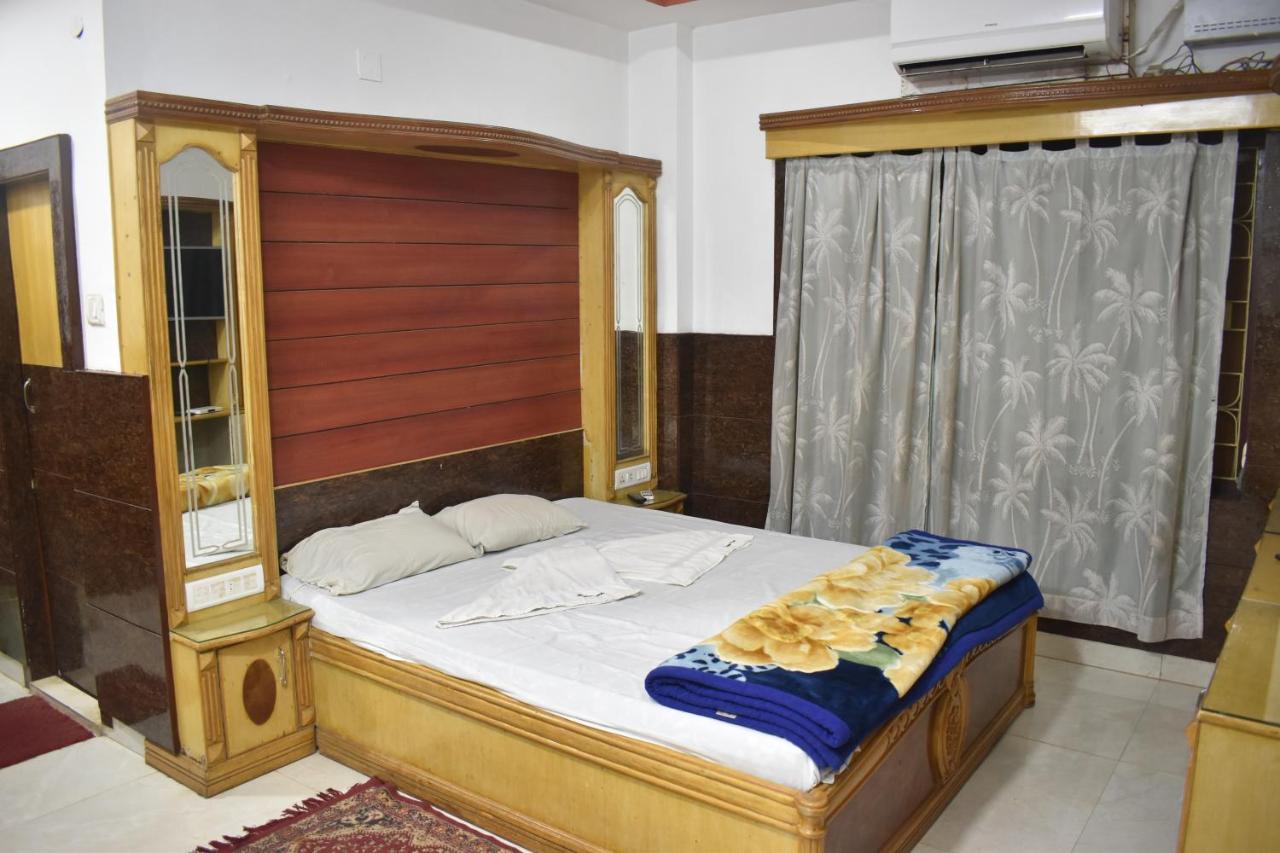 Hotel Suraj Balasore Kültér fotó