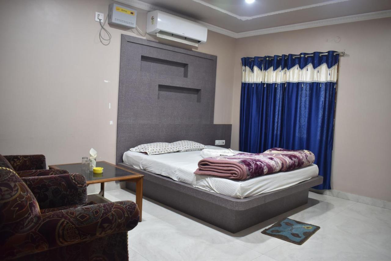 Hotel Suraj Balasore Kültér fotó